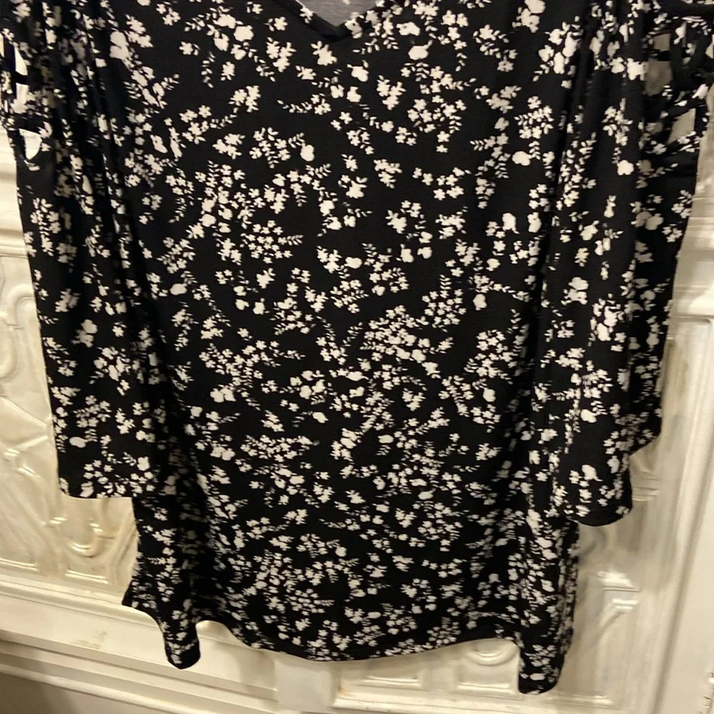Vince camuto elegant top